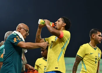 Brasil melhora, sofre e vence Austrália em jogo com duas viradas