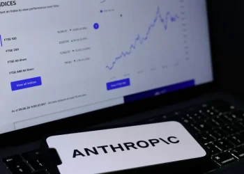 CEO da Anthropic alerta para riscos da IA e critica indústria