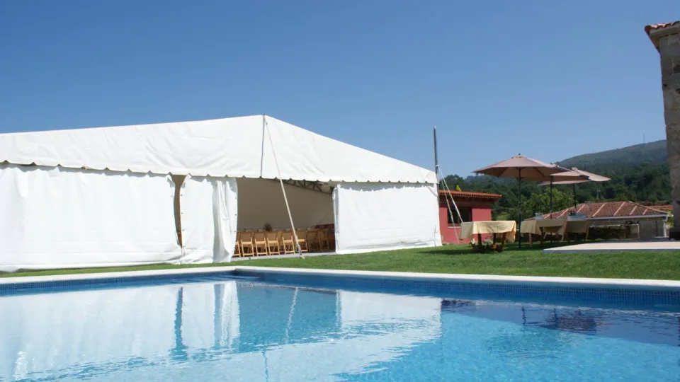 Casamento termina em pancadaria após briga por dinheiro na Espanha