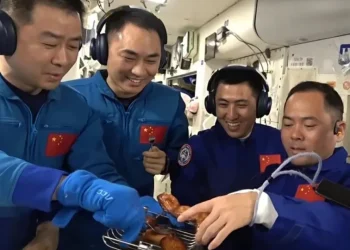 China leva ‘air fryer’ para astronautas em estação espacial