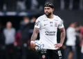 Distrações extracampo de Memphis viram desafio para Diniz no Corinthians