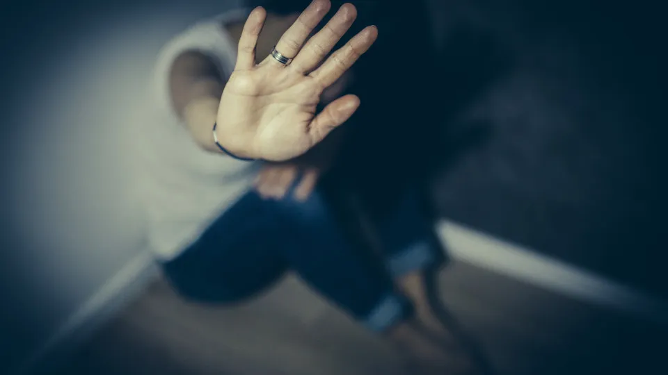 Estupro durante casamento ou namoro pode levar anos para ser reconhecido pelas vítimas como crime