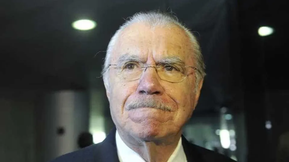 Ex-presidente José Sarney é internado com pneumonia aos 96 anos