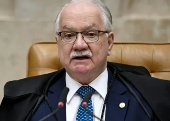 Fachin nega pedido de Gilmar e mantém apenas investigação contra Moraes na pauta do STF