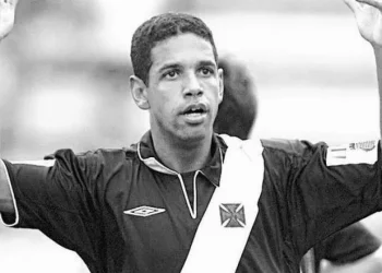 Henrique, ex-zagueiro e campeão pelo Vasco, morre aos 49 anos