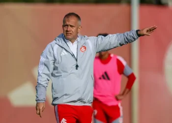 Internacional anuncia a contratação do técnico Eduardo Baptista