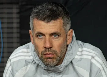 Internacional anuncia a demissão de Paulo Pezzolano, 18º técnico a cair no Brasileirão