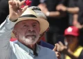 Lula diz que dívida pública preocupa, mas reservas evitam