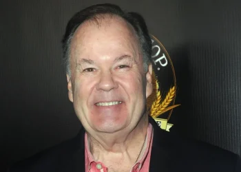 Morre Dennis Haskins, o diretor de