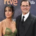 Namorada de Brad Pitt rouba a cena com vestido transparente em festival