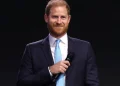 Príncipe Harry salta de paraquedas e faz rara atualização sobre os filhos