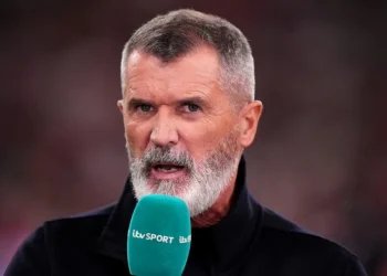 Roy Keane manda City jogar medalhas no lixo após condenação financeira