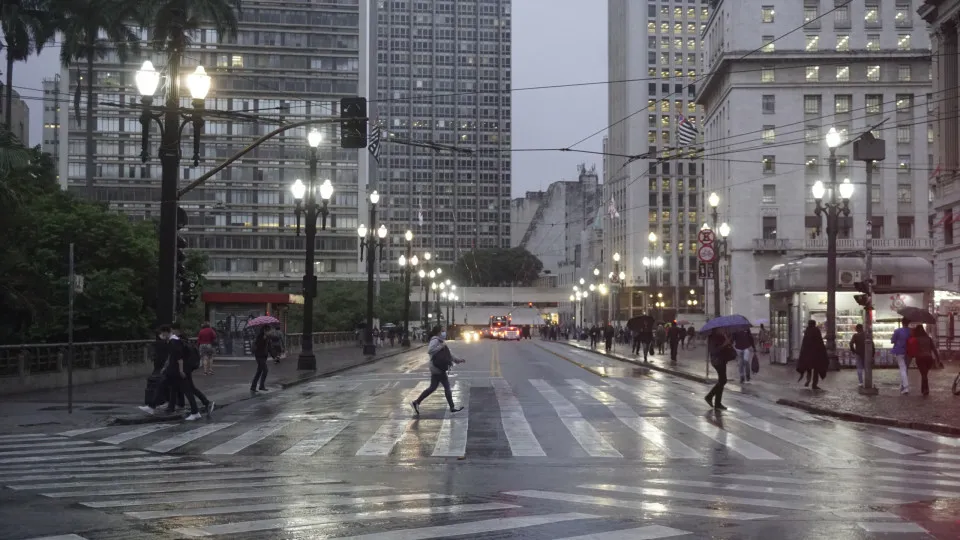 Semana em São Paulo deve ter calor, chuva forte e queda brusca de temperatura