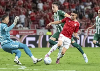 Sob enorme pressão, Internacional visita a Chapecoense em duelo direto no Z-4 do Brasileirão