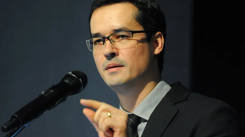 TRE-PR proíbe Dallagnol de usar redes sociais para propaganda eleitoral