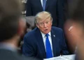 Trump revoga normas que protegem alunos LGBTI de discriminação sexual