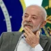 Lula diz que governo discute com BC proibição a cartão de crédito extra para a clientes