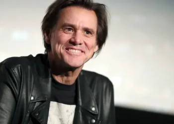 Jim Carrey se casa em cerimônia íntima com atriz Min Ah após anos de namoro discreto