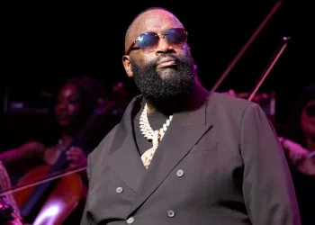Rapper Rick Ross é detido dias após ser acusado de violência doméstica
