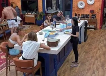 Peões escondem comida e geram barraco na sede de A Fazenda