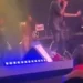 Cantor dá tapa na cara de mulher na plateia durante show; vídeo