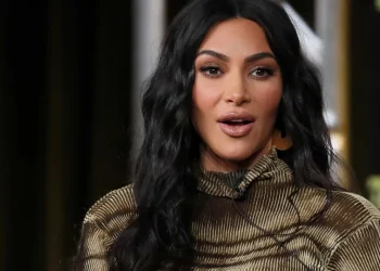 Kim Kardashian revela por que ficou cinco anos sem assumir namoro