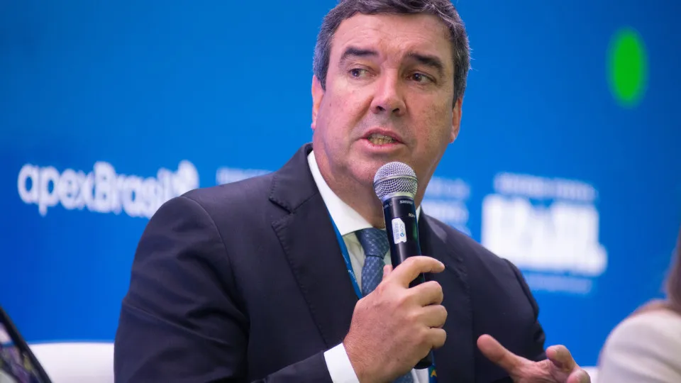 Eduardo Riedel é eleito governador de MS no primeiro turno