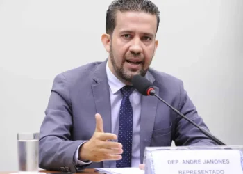 Janones reúne 2 milhão em tropa digital para ampliar apoio a Lula