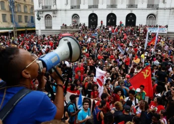 Estudantes fazem atos pelo país em apoio a Lula