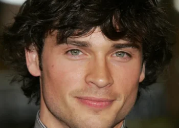 Ator de Smallville compartilha nude por acidente nos stories