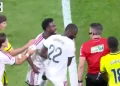 Vini Jr. marca, vê gol anulado e é expulso. Mourinho reagiu desta forma