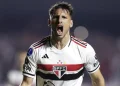 Lucas volta, Calleri marca dois e São Paulo derrota o Vitória no Morumbis
