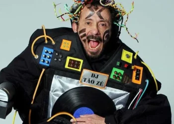 Tom Zé chega aos 90, diz ser