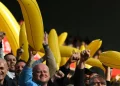 Liverpool-Manchester City foi invadido por bananas. Qual a explicação?