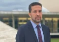 Após denúncia de Flávio, TSE não acha fake news em canal de Janones