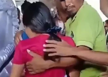 Jovem que acordou em funeral seria enterrada sem registro médico de óbito