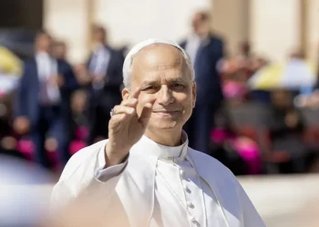 Cirurgia do papa Leão 14 foi um sucesso, diz Vaticano