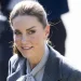 Kate Middleton e a princesa Charlotte são filmadas no metrô de Londres, no Reino Unido