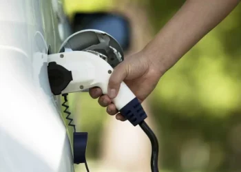 China ameaça retaliar se Reino Unido restringir acesso a veículos elétricos chineses