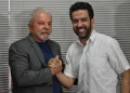Janones sai do hospital, compara Lula a Messi e diz que petista não precisa usar redes sociais