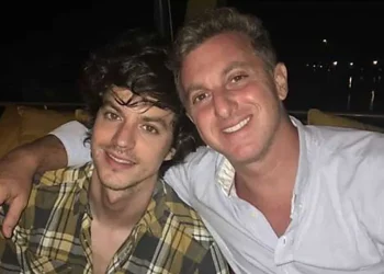 Mãe de Luciano Huck declara voto em Lula e fala de perseguição ao filho Fernando Grostein
