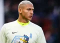 Richarlison apresenta documentos de compra de propriedade em disputa com Flávio Bolsonaro