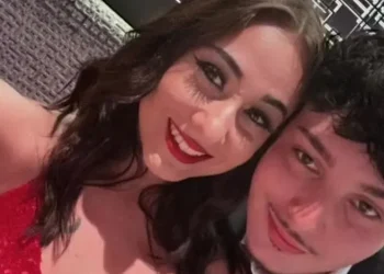 Antes de morrer, homem acusa namorada de jogar carro contra árvore
