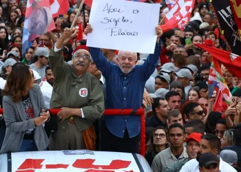 Após debate, Lula anuncia entrega de sigilos ao TSE e cobra Flávio