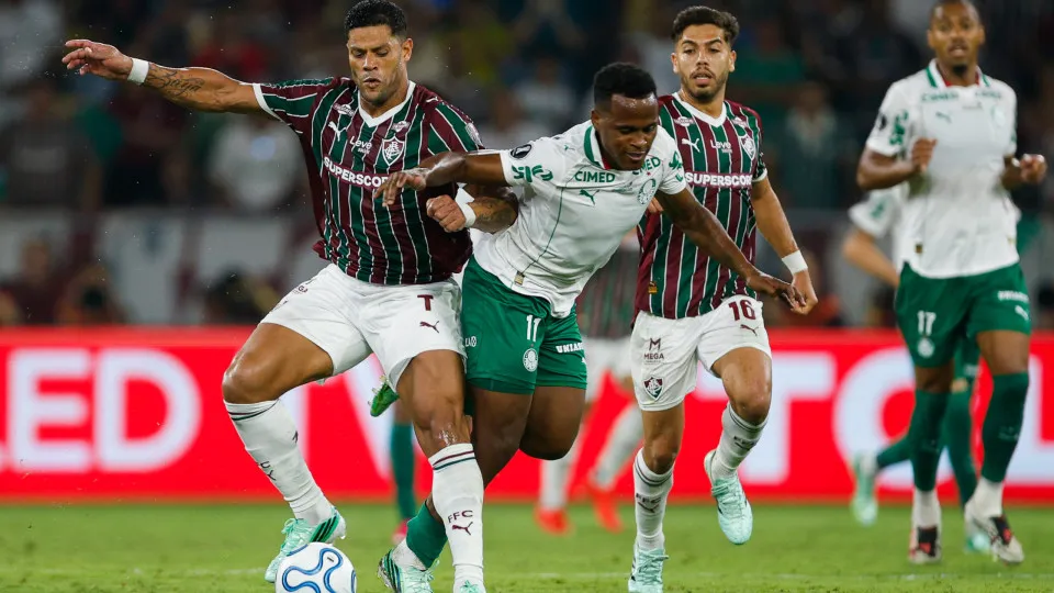 Arias celebra vitória e minimiza vaias da torcida do Fluminense: