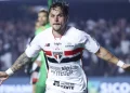 Artur desencanta, São Paulo vence Vasco e sonha com Libertadores