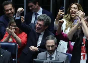 Brasil aprova maior mudança para trabalhadores desde 1988