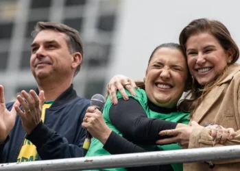 Coordenadora de Flávio sugere trocar servidores por IA e reduzir concurso