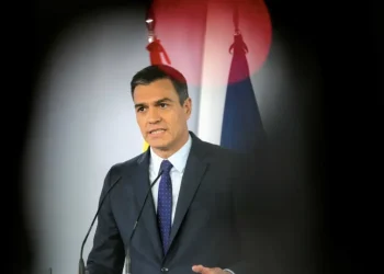 Desgastado, premiê da Espanha tenta fazer de protestos por habitação uma vitória no Congresso
