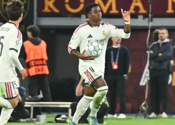 Endrick brilha contra Roma, recebe elogio de Mourinho e Real Madrid vence